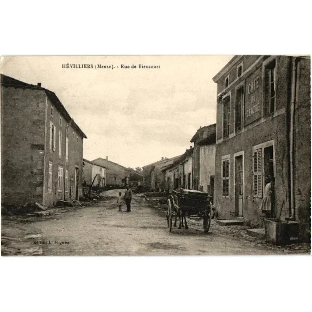 HÉVILLIERS (Mense). Rue de Biencourt Postcard